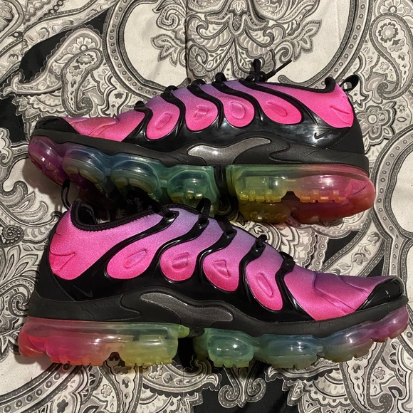 Vapormax Plus “Be True” - Picture 1 of 3